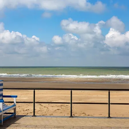 Cozy Coastal Flat W Views, Cleaning Included Middelkerke